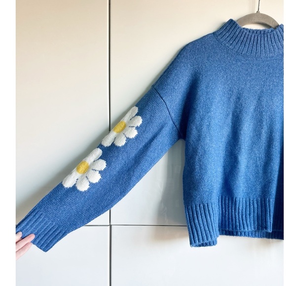 Ultra Flirt Daisy Sweater Blue White Flowers Size Small Knit Mock Neck - Picture 2 of 6